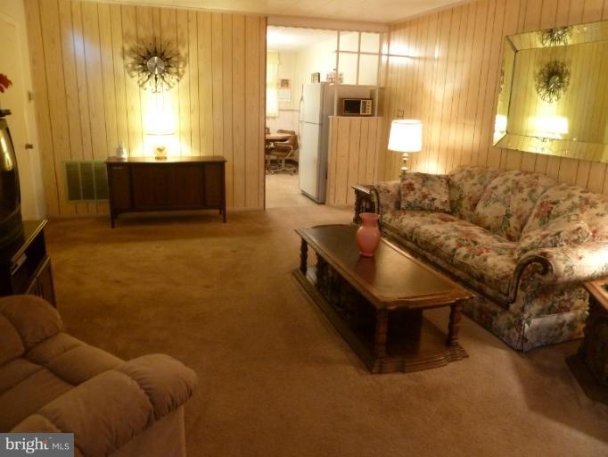 4812 Midline Road Baltimore, MD 21206 - Photo 2 of 21 Living Room