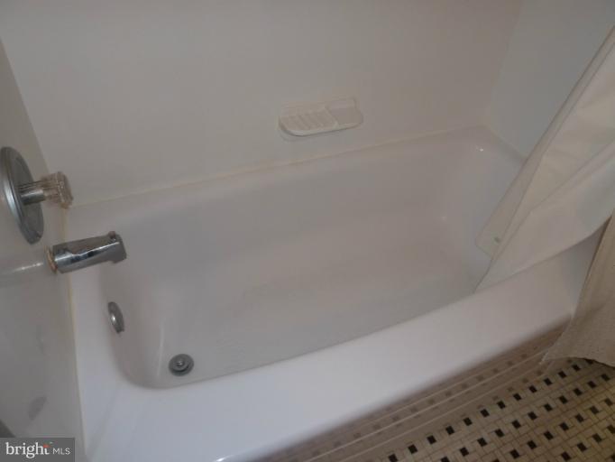 4812 Midline Road Baltimore, MD 21206 - Photo 11 of 21 Bath
