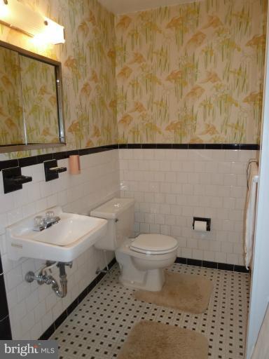 4812 Midline Road Baltimore, MD 21206 - Photo 5 of 21 Bath