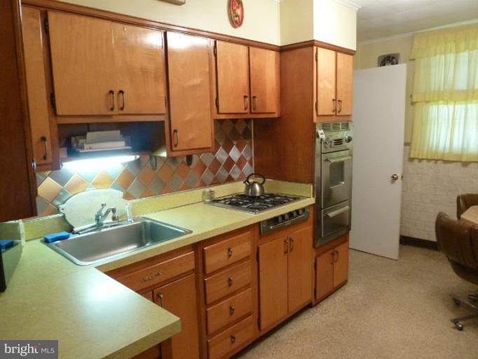 4812 Midline Road Baltimore, MD 21206 - Photo 9 of 21 Kitchen