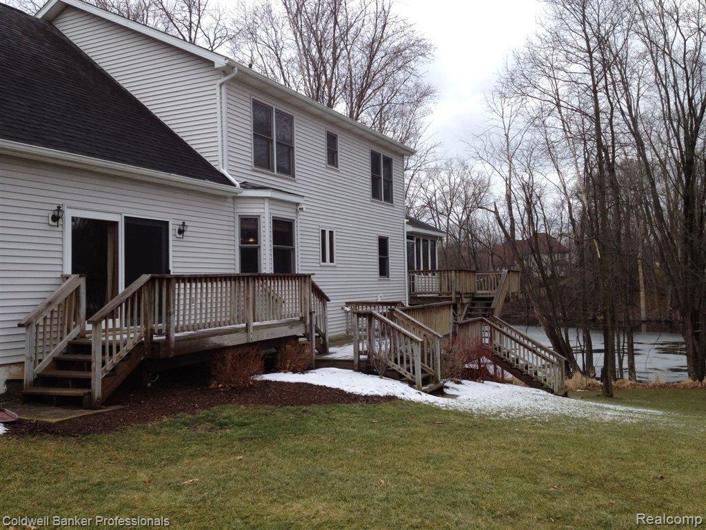 10481 Culver Road Brighton, MI 48114 - Photo 17 of 19 Multi Level Deck