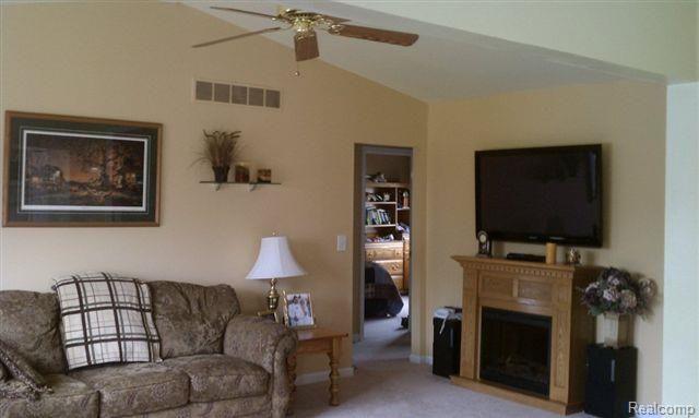 45575 Spagnuolo Road Macomb, MI 48044 - Photo 3 of 12 Great Room (2)