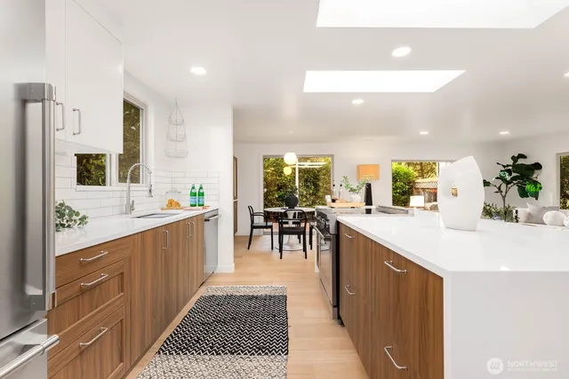 $568,000 | 19425 Hollyhills Drive Northeast, Bothell, WA 98011