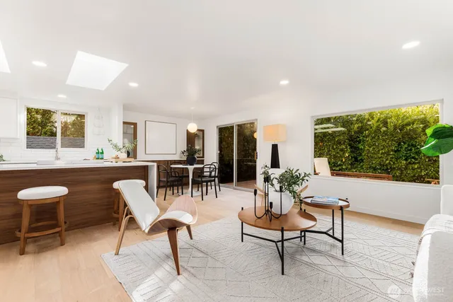 $568,000 | 19425 Hollyhills Drive Northeast, Bothell, WA 98011