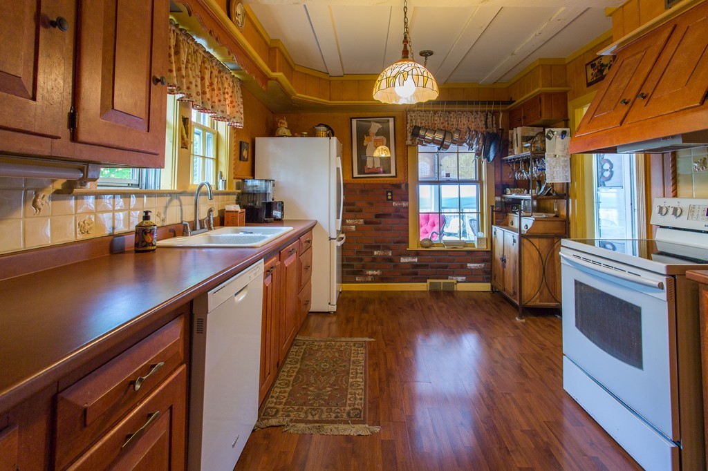 51 Chestnut Street Ware, MA 01082 - Photo 4 of 21 Gallery Image 4