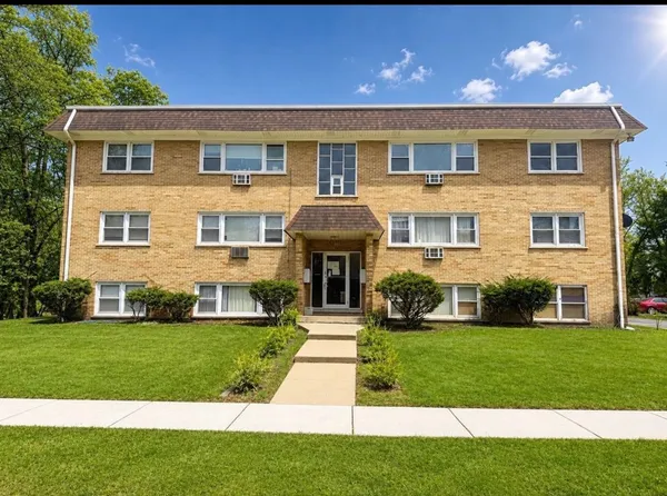 $1,750 | 255 East Oak Street, Unit 10, Addison, IL 60101