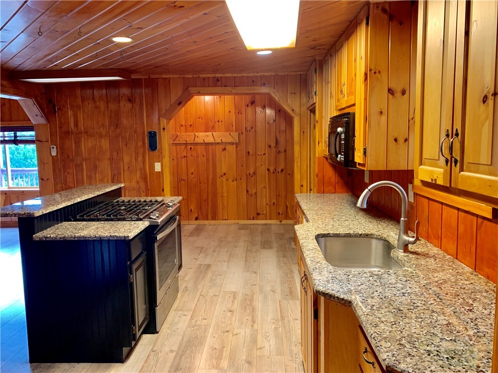 33 St Barnabe Street Woonsocket, RI 02895 - Photo 6 of 33 Gallery Image 6