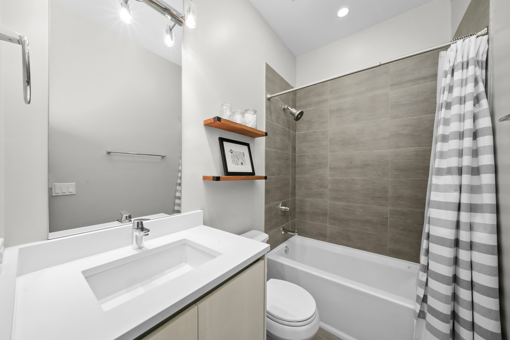 741 North Elizabeth Street, Unit 1 Chicago, IL 60642 - Photo 24 of 31