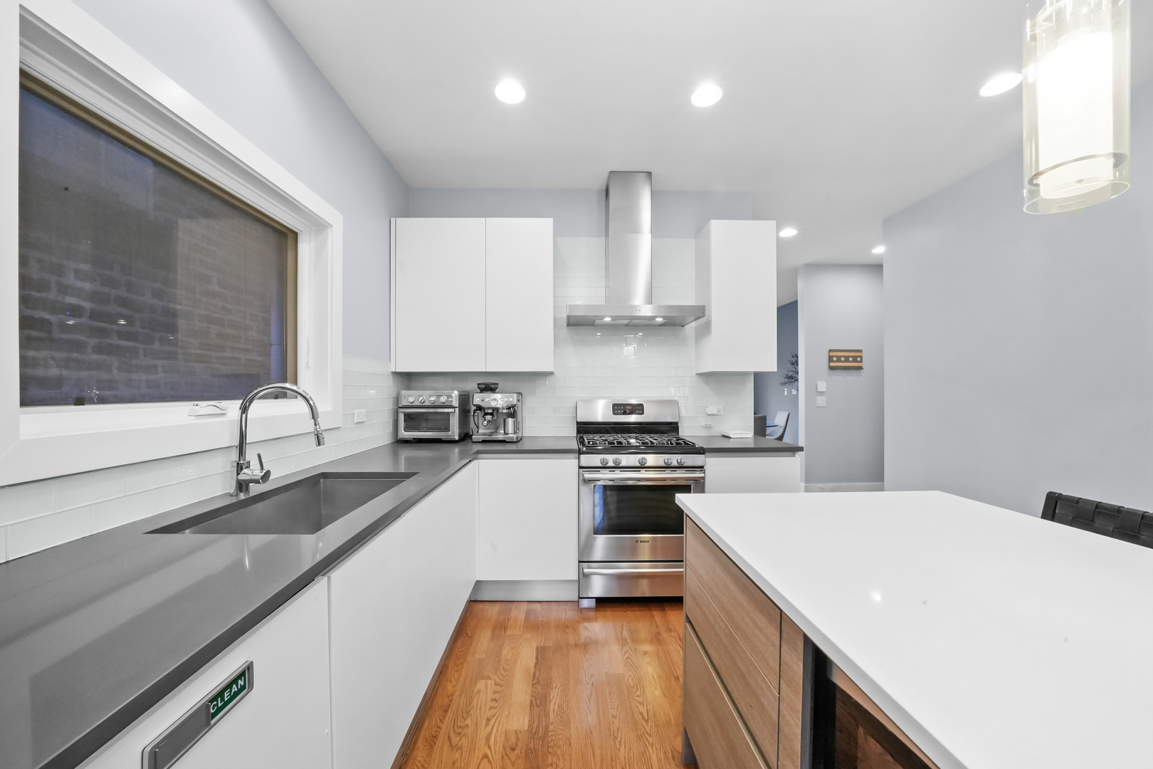 741 North Elizabeth Street, Unit 1 Chicago, IL 60642 - Photo 3 of 31
