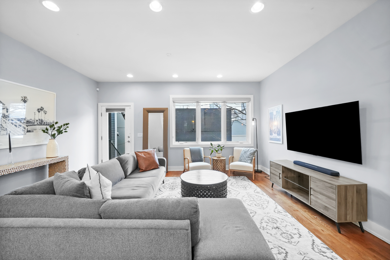 741 North Elizabeth Street, Unit 1 Chicago, IL 60642 - Photo 9 of 31