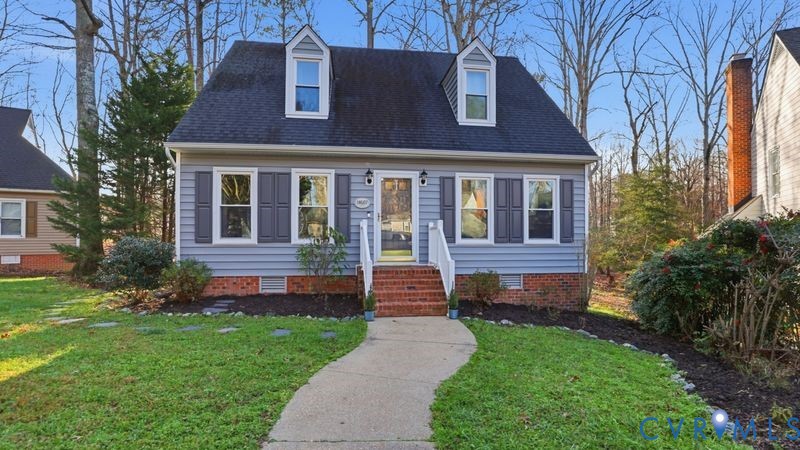 14607 Chatmoss Court Midlothian, VA 23112 - Photo 31 of 41 a front view of a house with garden