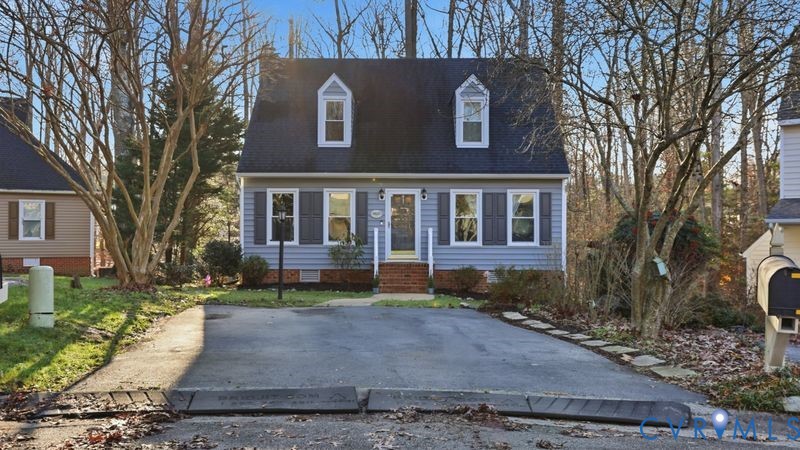 14607 Chatmoss Court Midlothian, VA 23112 - Photo 32 of 41 a front view of a house with garden