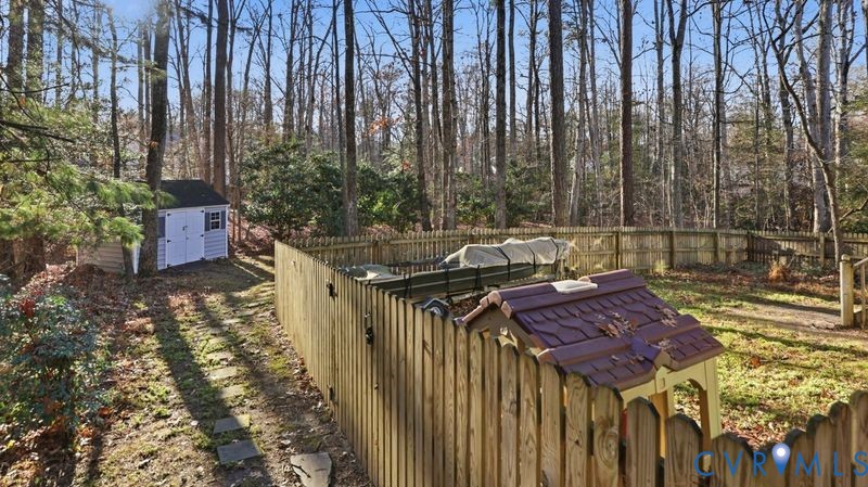 14607 Chatmoss Court Midlothian, VA 23112 - Photo 39 of 41 a view of balcony with wooden fence and trees