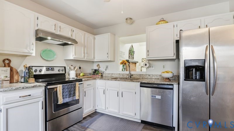 14607 Chatmoss Court Midlothian, VA 23112 - Photo 5 of 41 a kitchen with cabinets stainless steel appliances and wooden cabinets