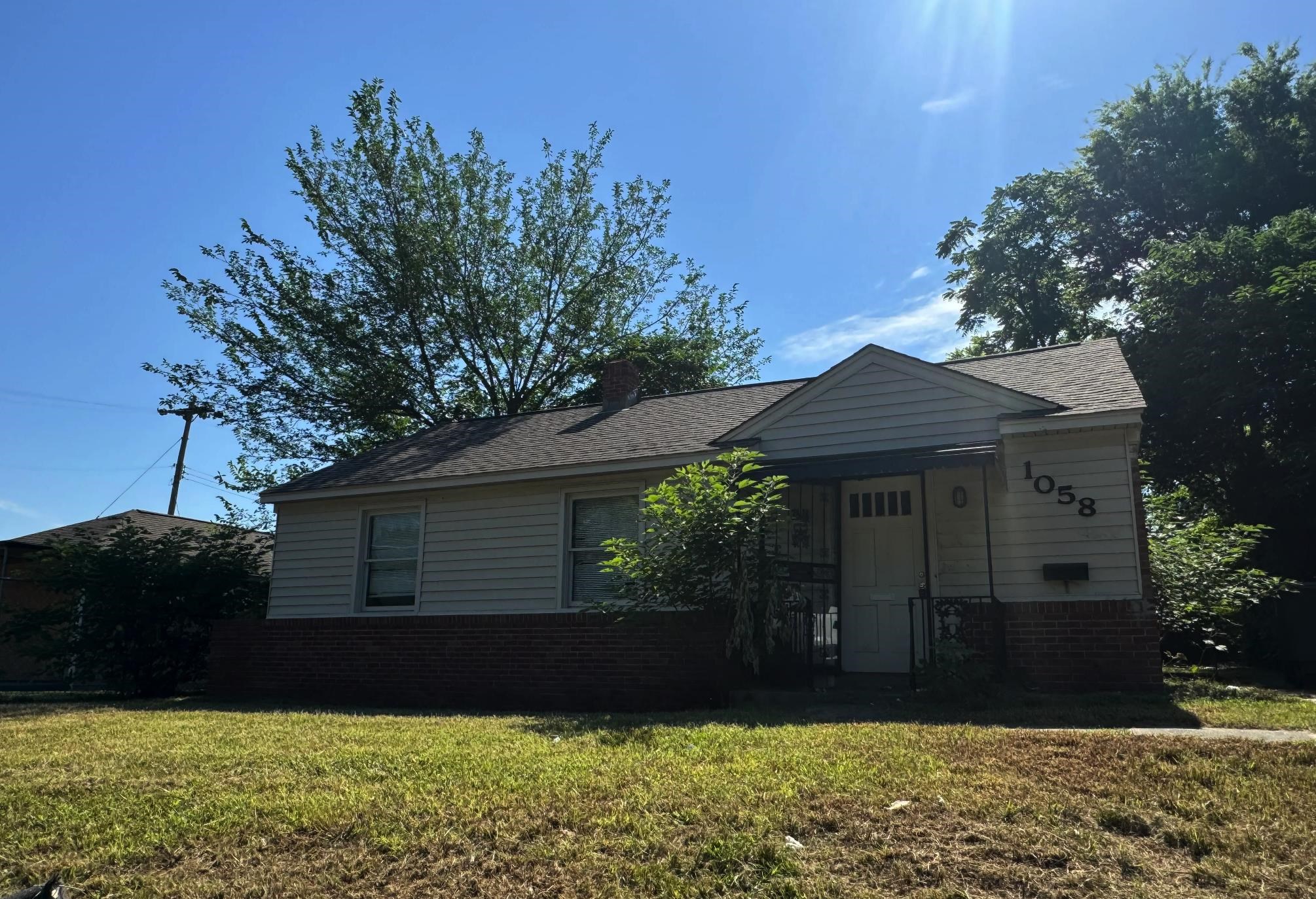 1058 Berclair Road Memphis, TN 38122 - Photo 1 of 8 Ranch-style home featuring a front lawn