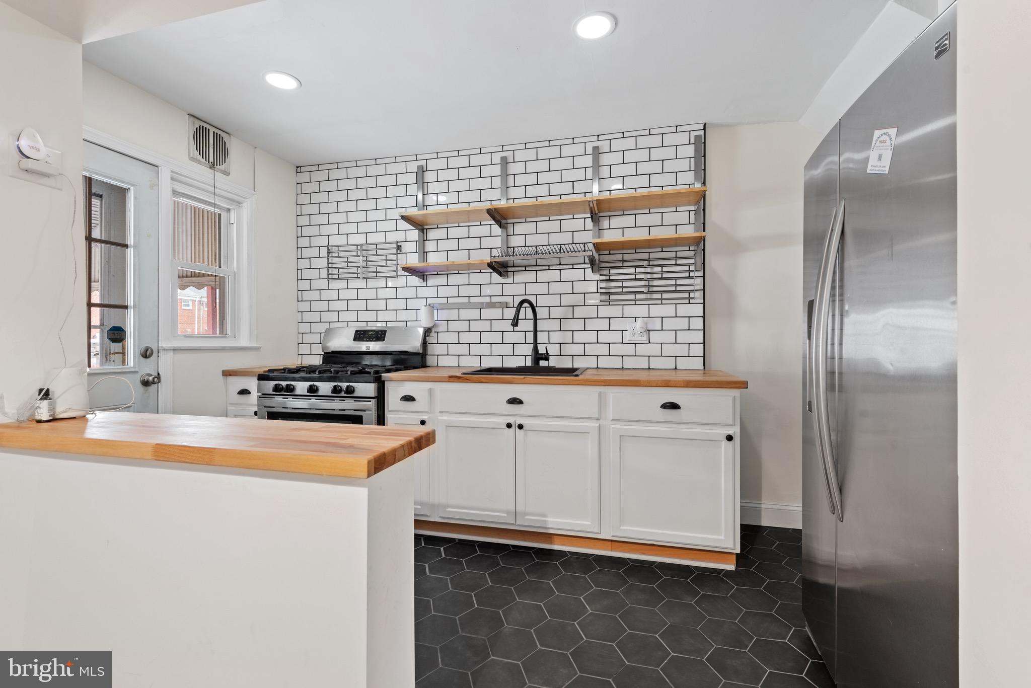 1922 Oxley Road Baltimore, MD 21222 - Photo 7 of 35