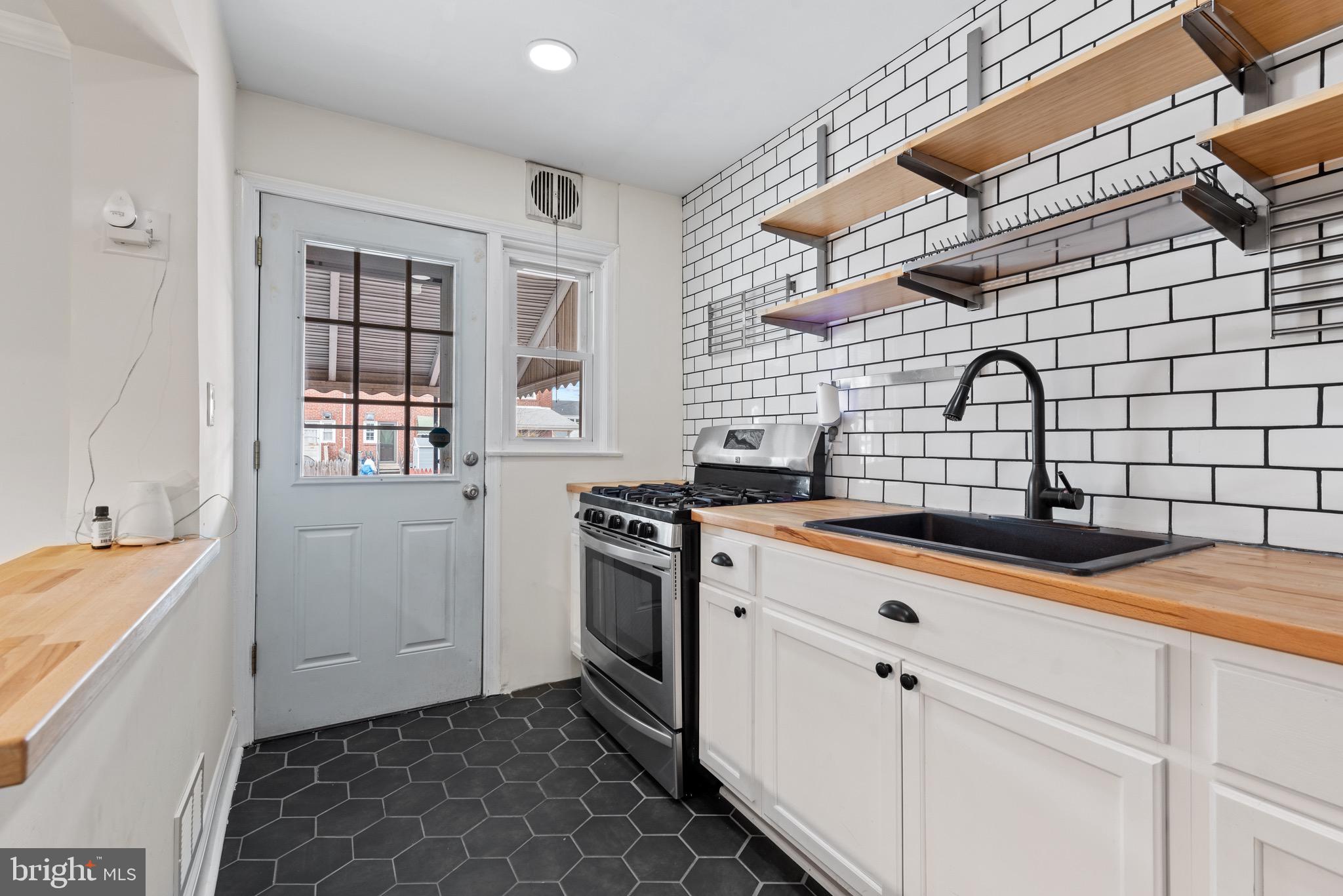 1922 Oxley Road Baltimore, MD 21222 - Photo 8 of 35