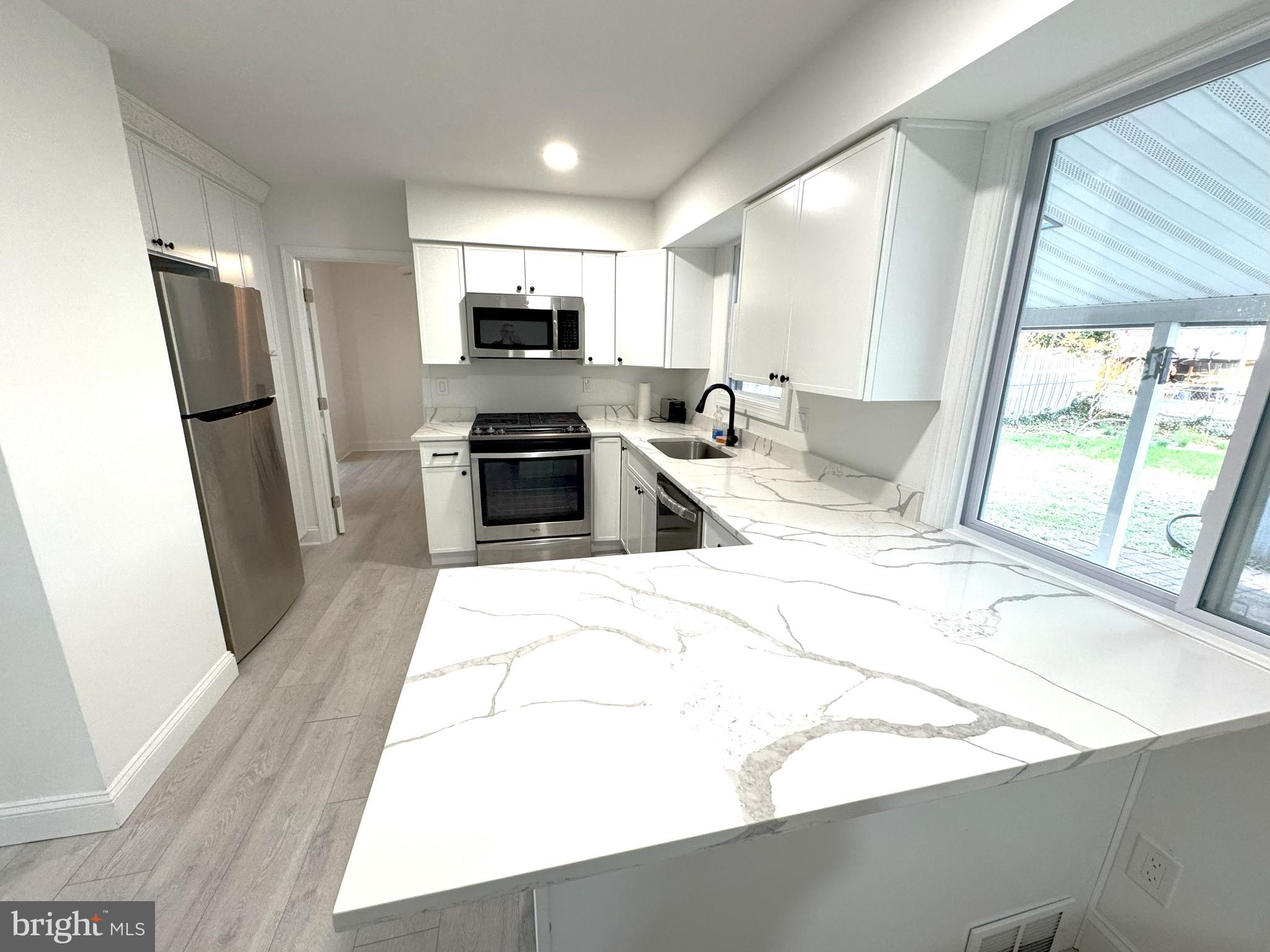 420 Jefferson Avenue Beverly, NJ 08010 - Photo 7 of 30 Gallery Image 7