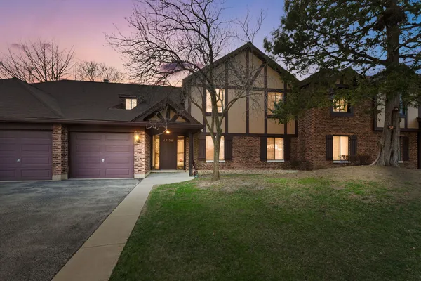 $279,999 | 1756 Plymouth Court, Unit B, Wheaton, IL 60189