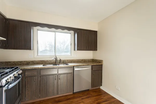 $279,999 | 1756 Plymouth Court, Unit B, Wheaton, IL 60189