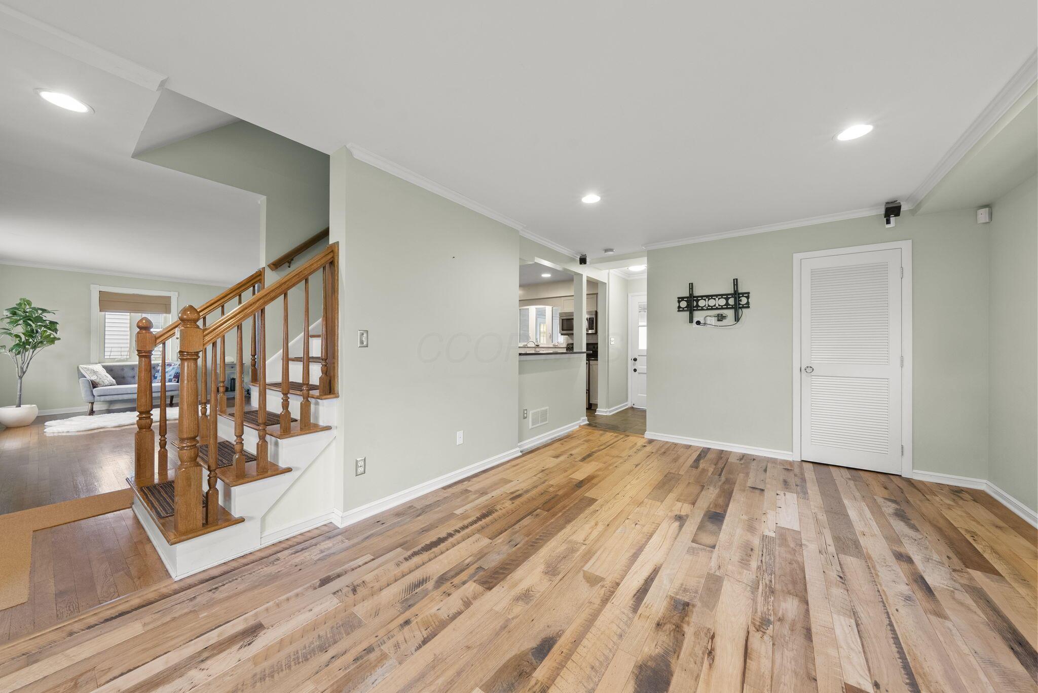 2630 Brandon Road Columbus, OH 43221 - Photo 5 of 49 6-web-or-mls-DSC03511