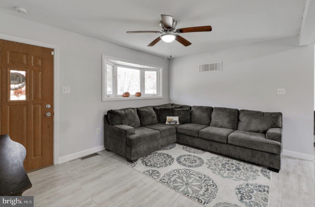 132 Colin Road Williamstown, NJ 08094 - Photo 3 of 21 Gallery Image 3