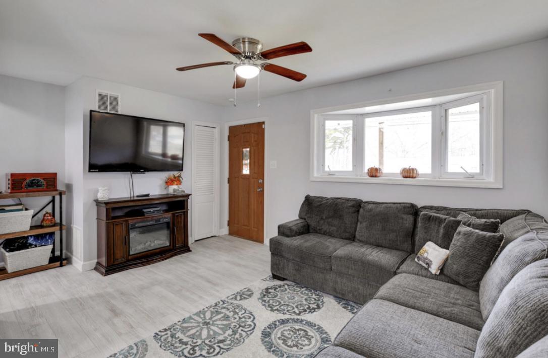 132 Colin Road Williamstown, NJ 08094 - Photo 4 of 21 Gallery Image 4