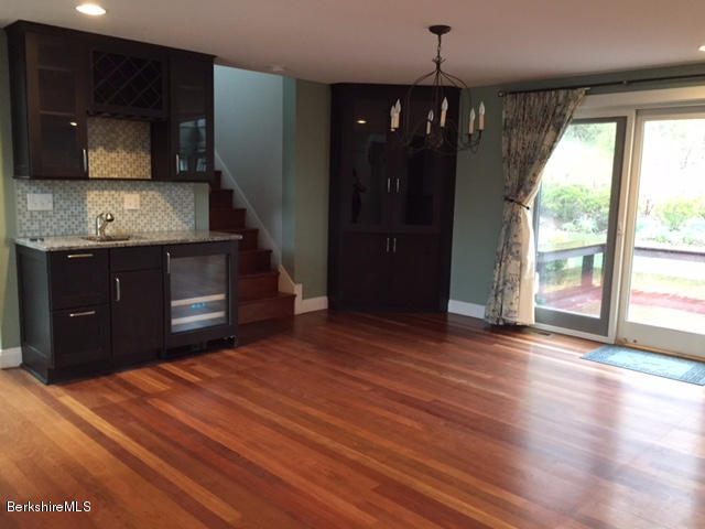 24 Ide Road Williamstown, MA 01267 - Photo 22 of 47 wetbardiningroom