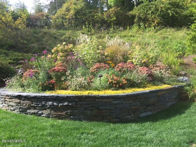 stonewalls
