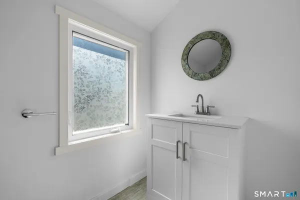 $975,000 | 30 Dee Lane, Stamford, CT 06902