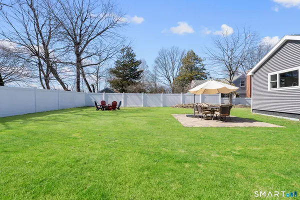 $975,000 | 30 Dee Lane, Stamford, CT 06902