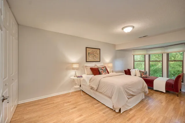 $3,000 | 3120 Dean Court, Minneapolis, MN 55416