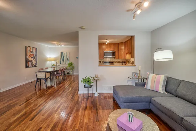 $3,000 | 3120 Dean Court, Minneapolis, MN 55416