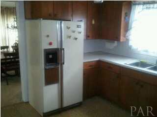 121 Madrid Road Cantonment, FL 32533 - Photo 11 of 24