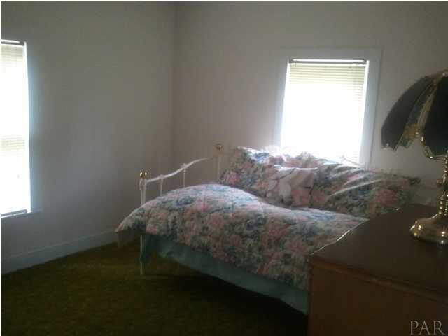 121 Madrid Road Cantonment, FL 32533 - Photo 15 of 24