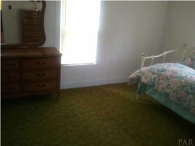 121 Madrid Road Cantonment, FL 32533 - Photo 17 of 24