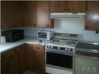 121 Madrid Road Cantonment, FL 32533 - Photo 10 of 24