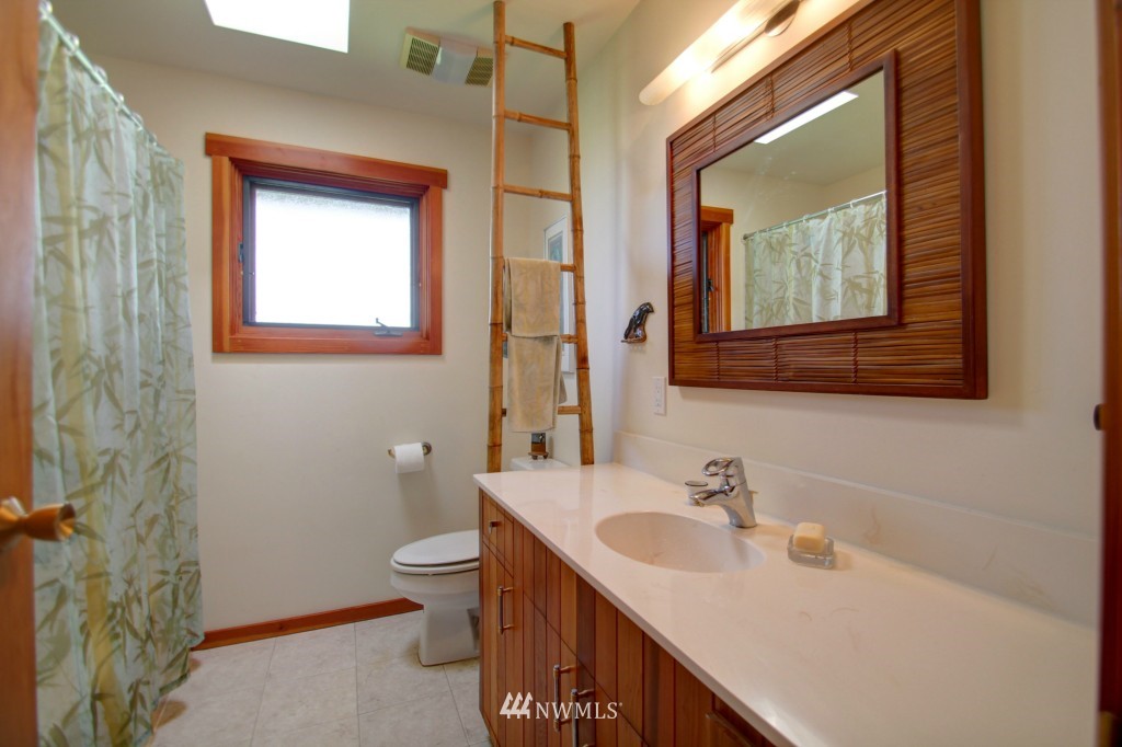6338 West Shore Road Anacortes, WA 98221 - Photo 12 of 25 Gallery Image 12