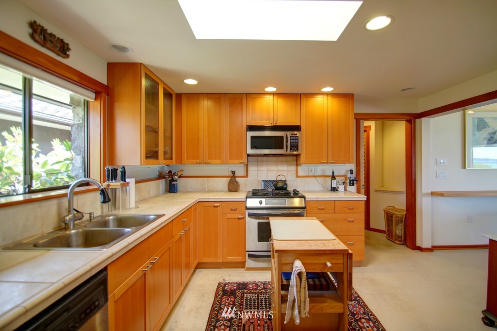 6338 West Shore Road Anacortes, WA 98221 - Photo 18 of 25 Gallery Image 18