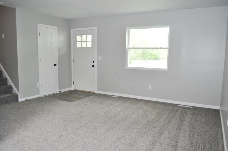 3318 Sundale Road Columbus, OH 43232 - Photo 4 of 33 Gallery Image 4