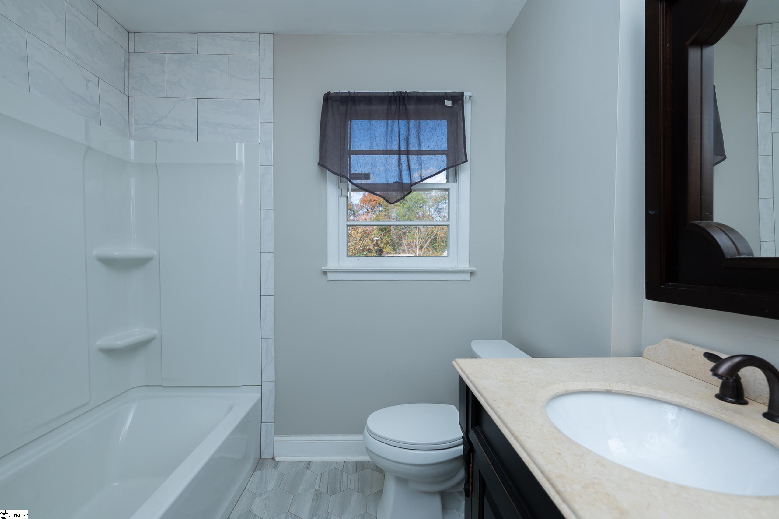 106 Middleton Lane Greenville, SC 29607 - Photo 11 of 33