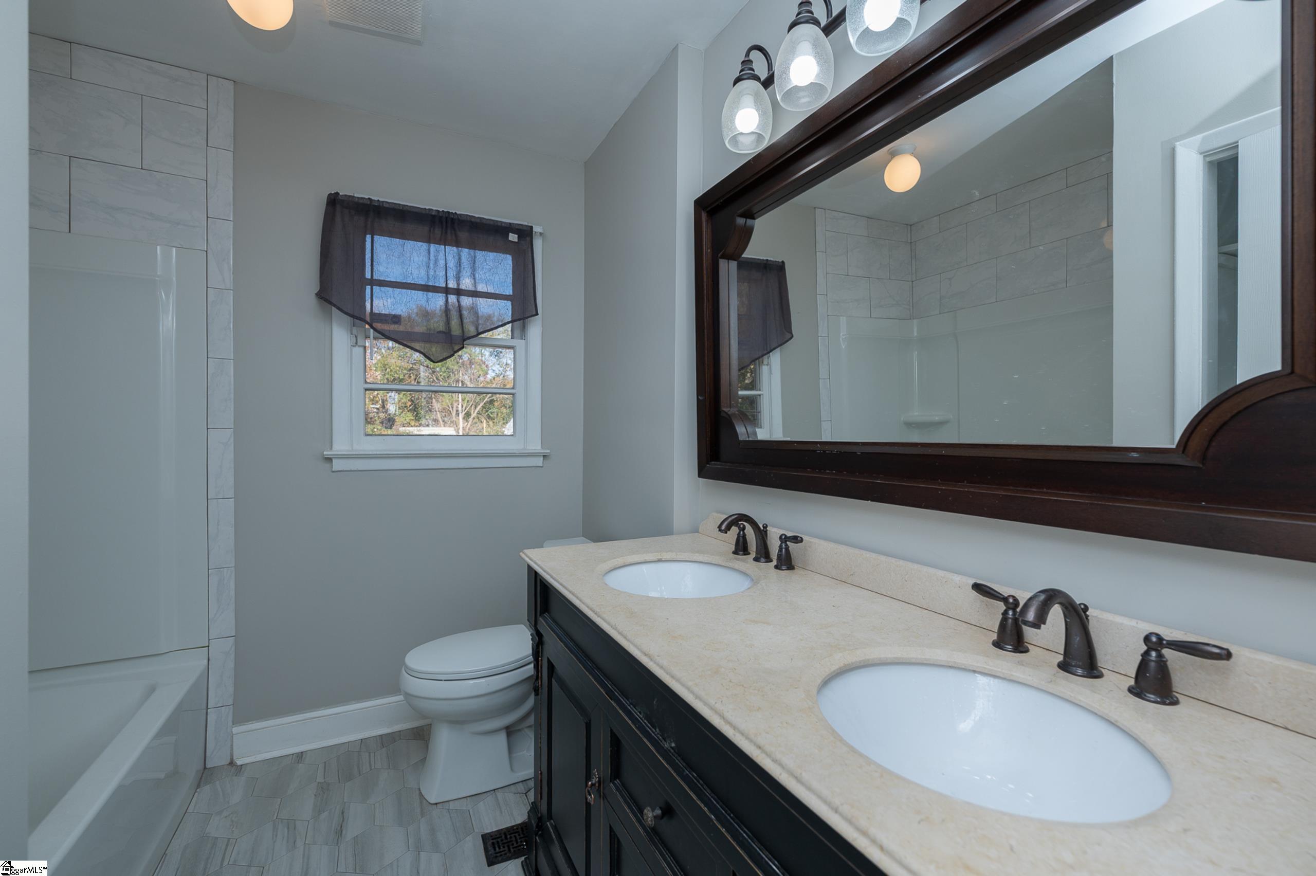 106 Middleton Lane Greenville, SC 29607 - Photo 18 of 33