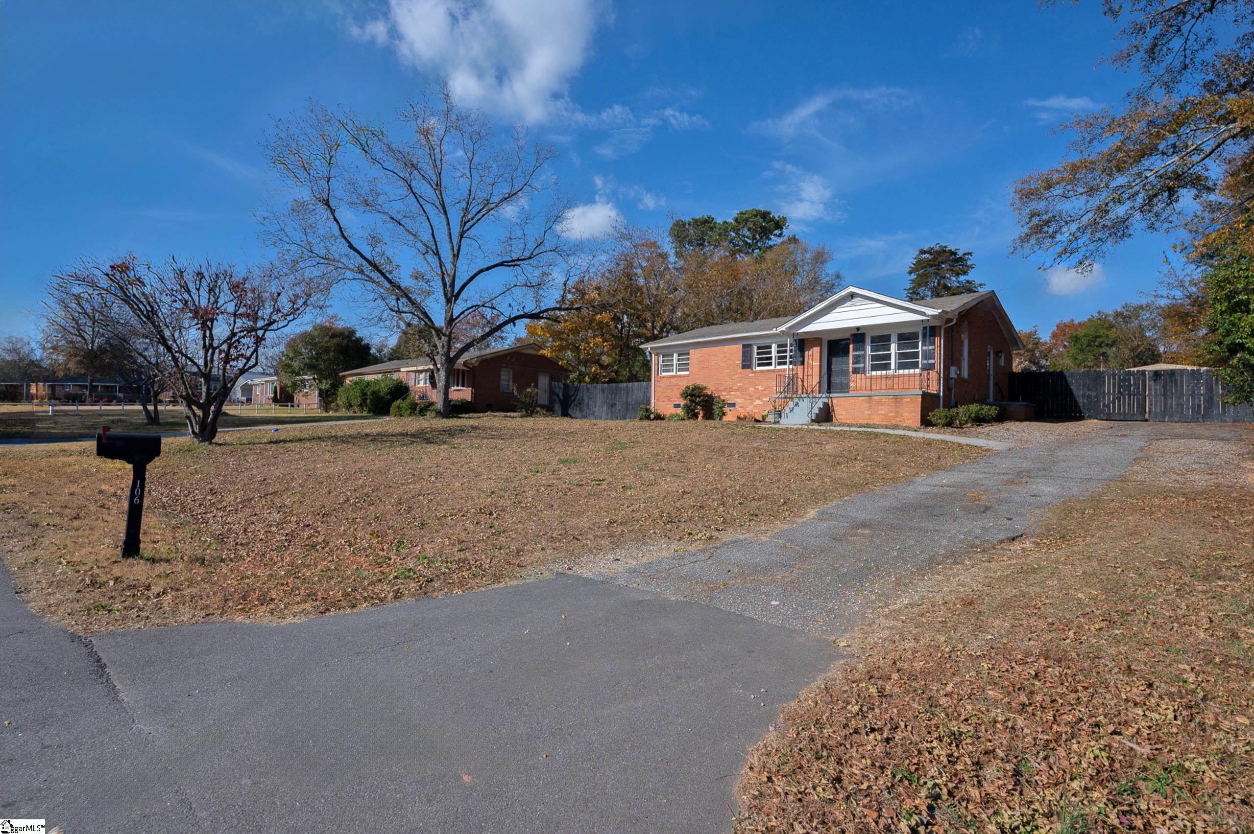 106 Middleton Lane Greenville, SC 29607 - Photo 2 of 33