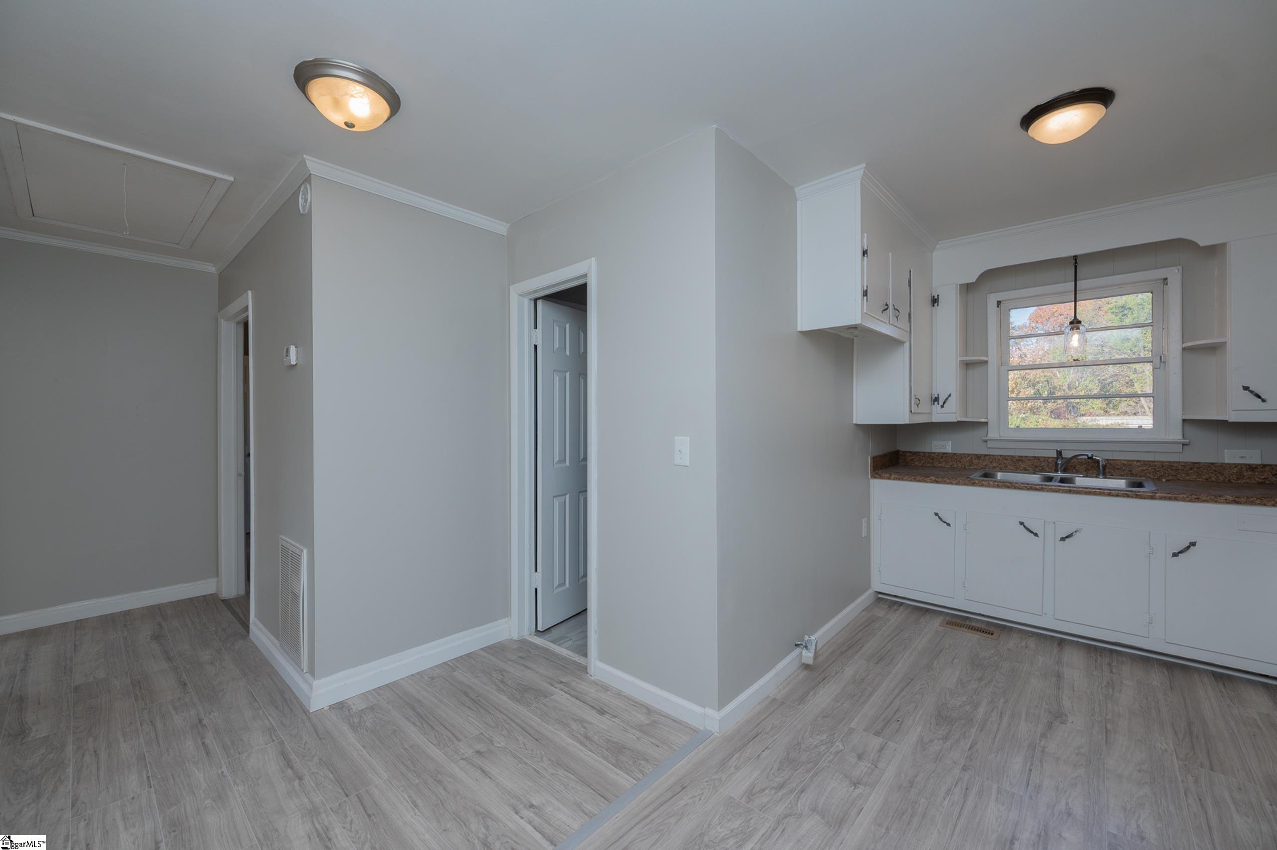 106 Middleton Lane Greenville, SC 29607 - Photo 10 of 33