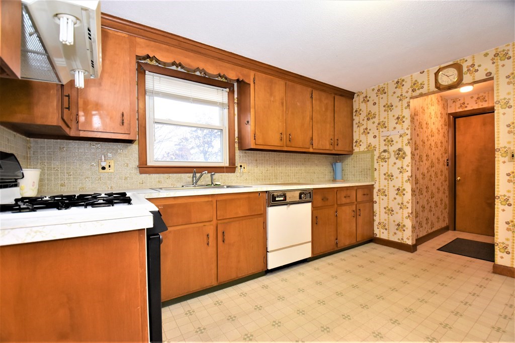 480 Butman Road Lowell, MA 01852 - Photo 8 of 17 Gallery Image 8