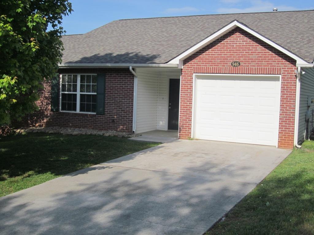 946 Spring Park Road Knoxville, TN 37914 - Photo 1 of 16 1. Front