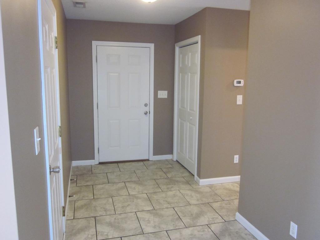 946 Spring Park Road Knoxville, TN 37914 - Photo 2 of 16 2. Entrance Front