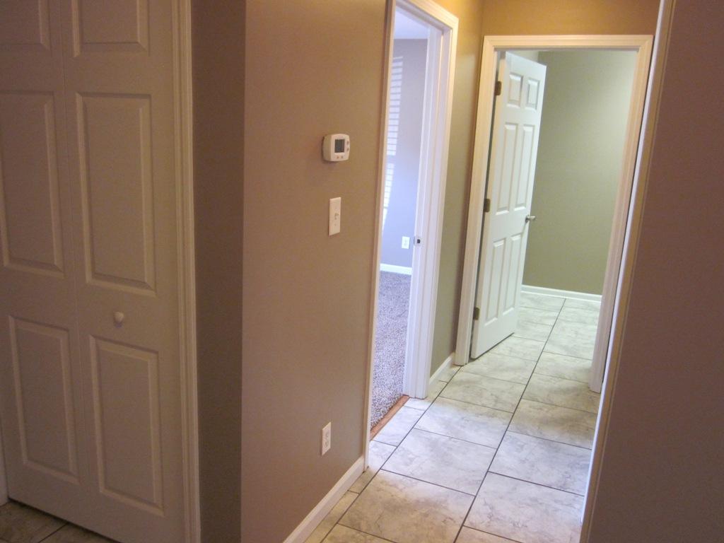 946 Spring Park Road Knoxville, TN 37914 - Photo 11 of 16 11. Hallway