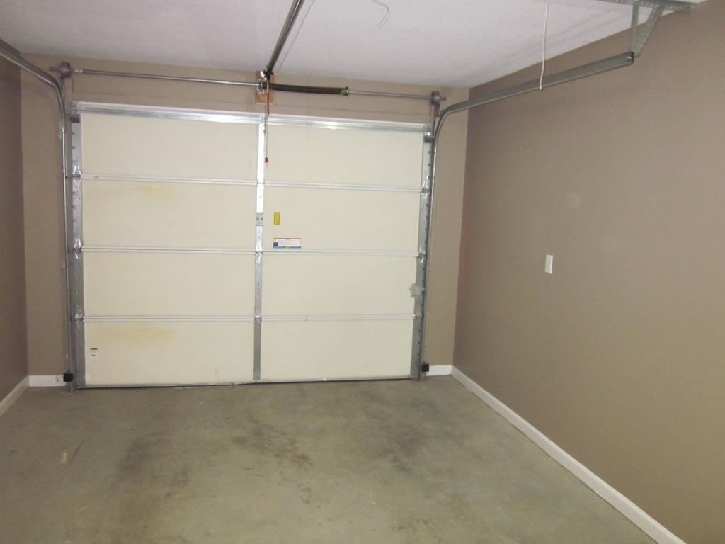 946 Spring Park Road Knoxville, TN 37914 - Photo 16 of 16 16. Garage