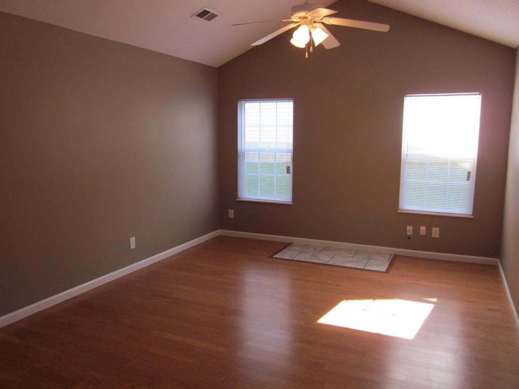 946 Spring Park Road Knoxville, TN 37914 - Photo 3 of 16 3. Living Room